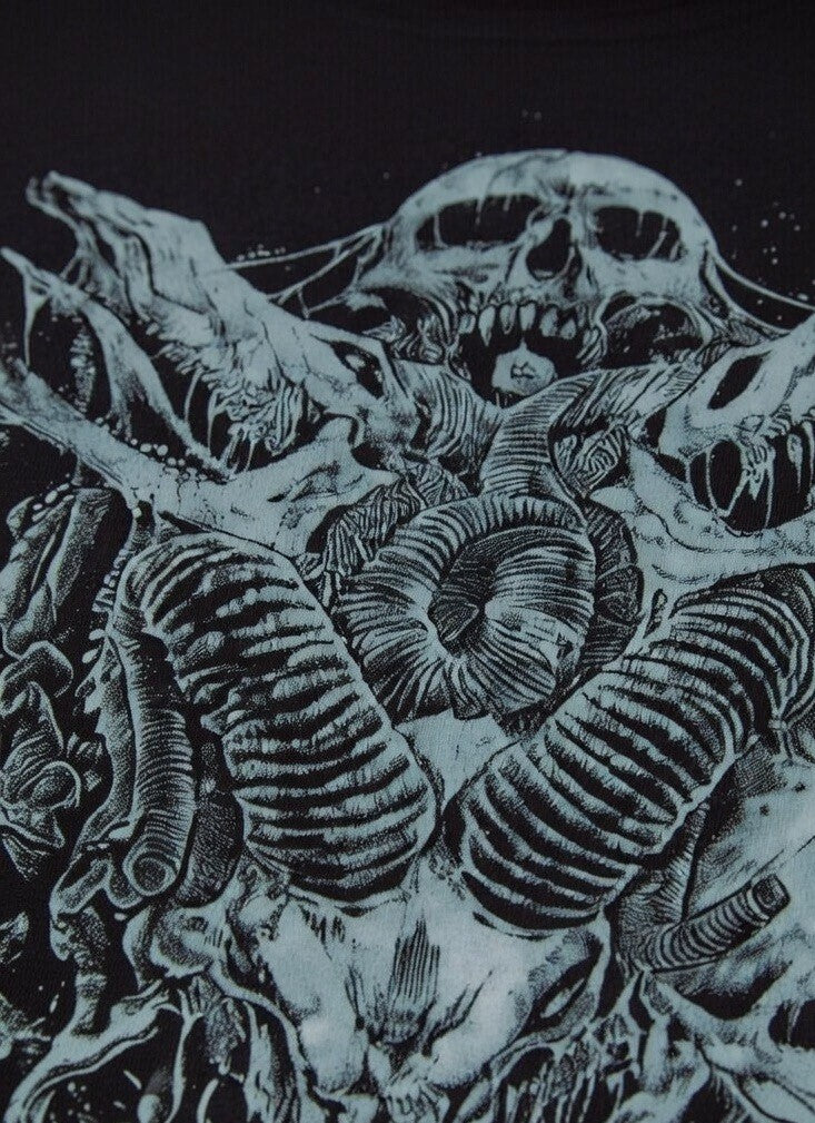 Close up of  Abyss Horn-Skull Black t-shirt